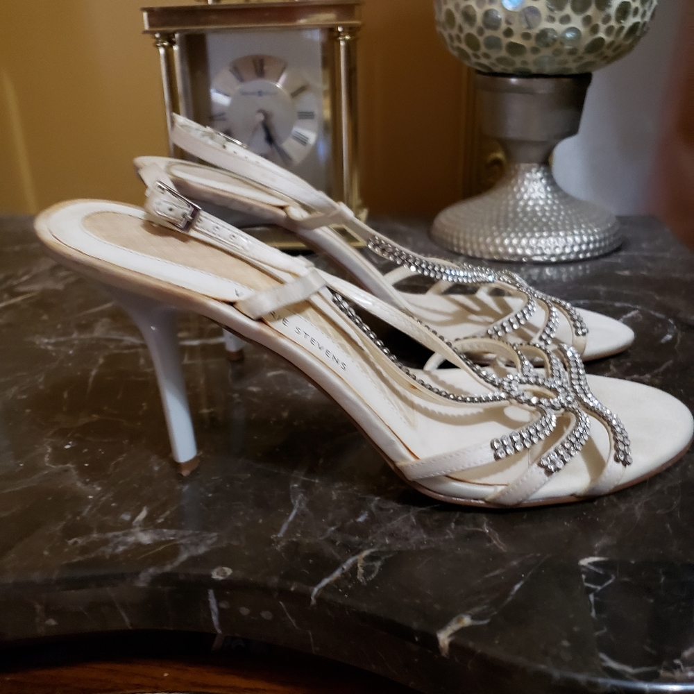 Heels - Picture 5 of 6